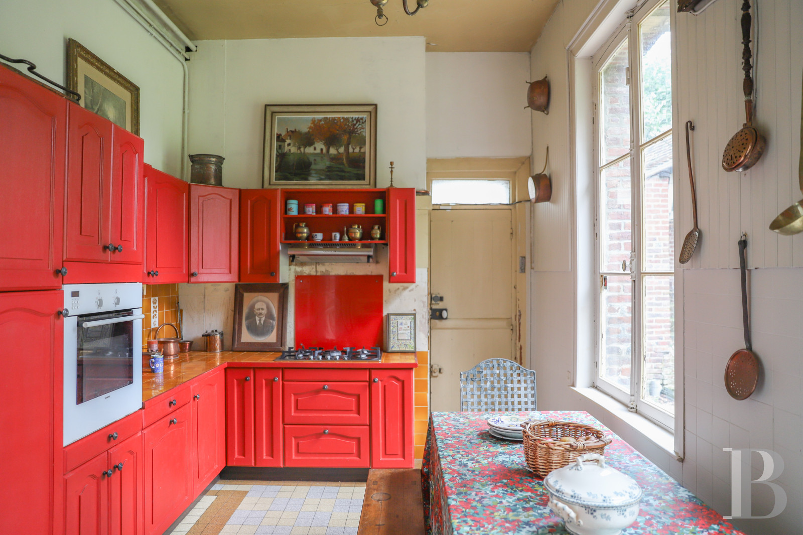 Dans le  Calvados, au pied de la  Basilique de Lisieux un manoir médiéval du 16e siècle - photo  n°12